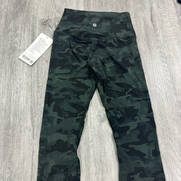 NWT Lululemon HR Align Crop 21” ICMI Size 4 - Picture 4 of 5